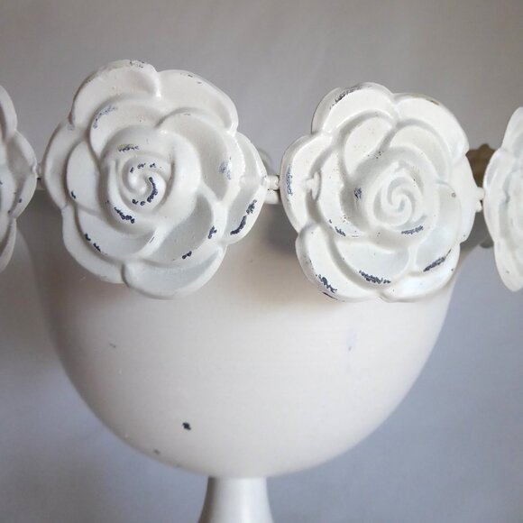 NEW 13” SHABBY CHIC CHIPPY WHITE METAL ROSE PEDESTAL CENTERPIECE BOWL URN - Picture 6 of 6